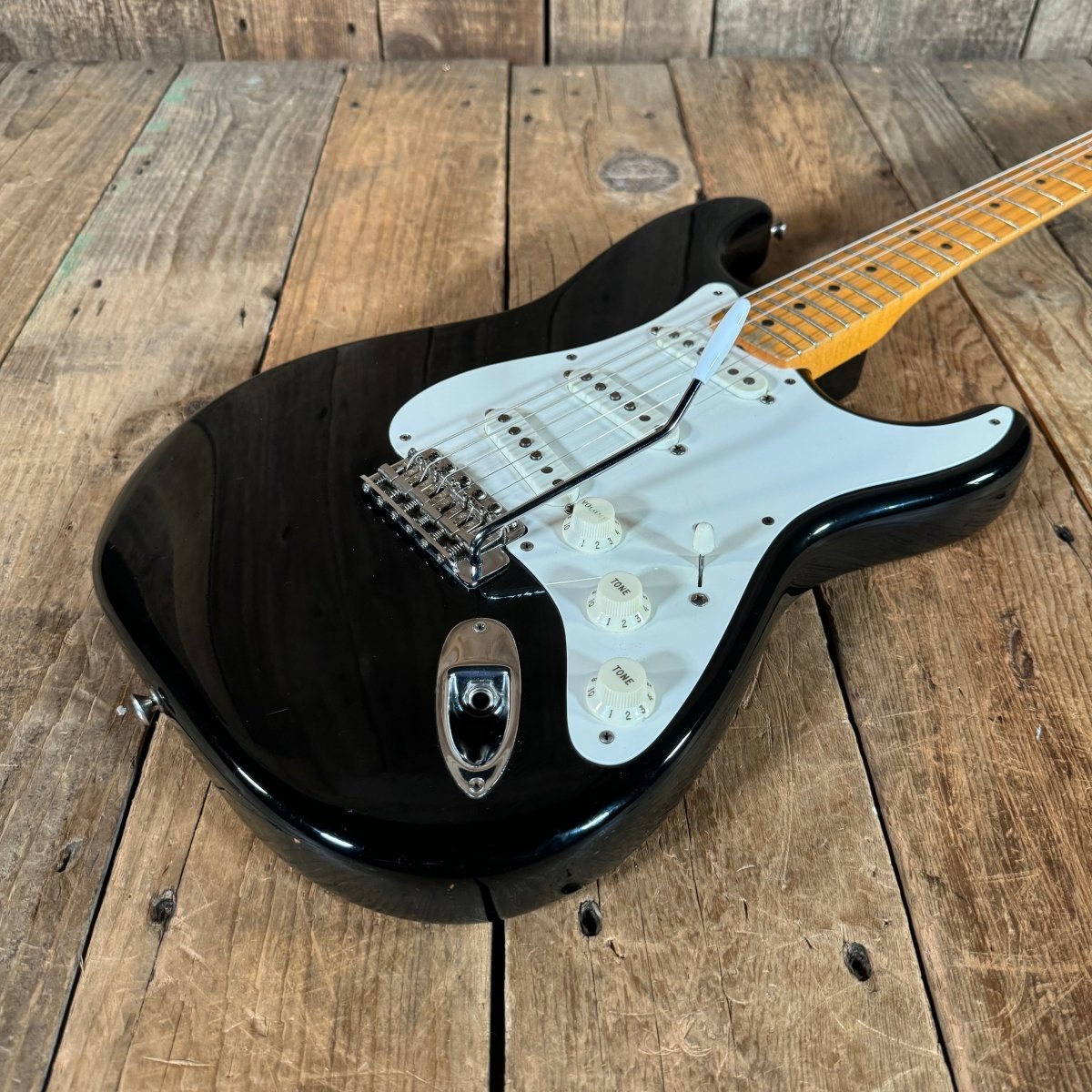 SOLD - Fender Stratocaster AVRI 57 Reissue 1986 Black - Mahar's Vintage Guitars