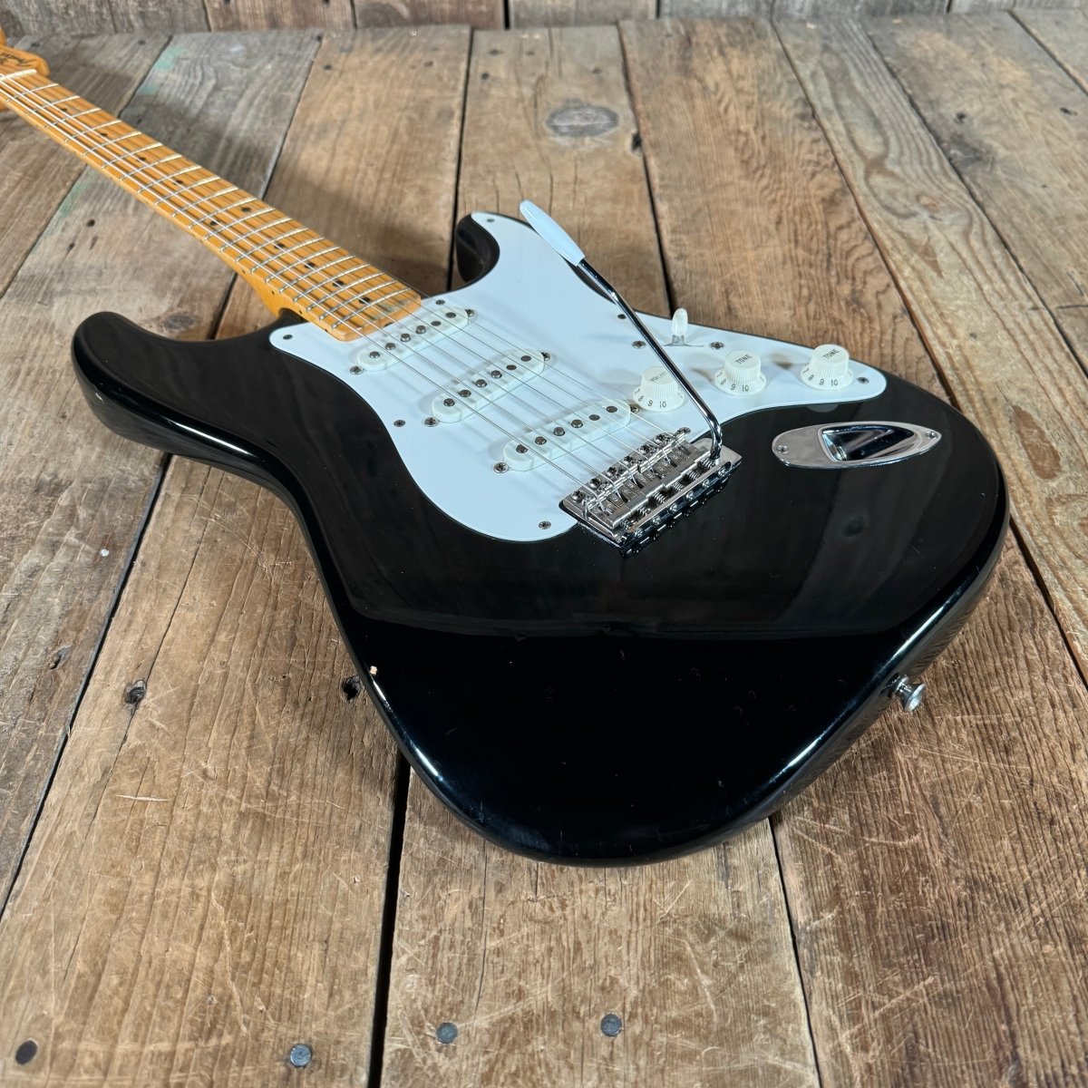 SOLD - Fender Stratocaster AVRI 57 Reissue 1986 Black - Mahar's Vintage Guitars