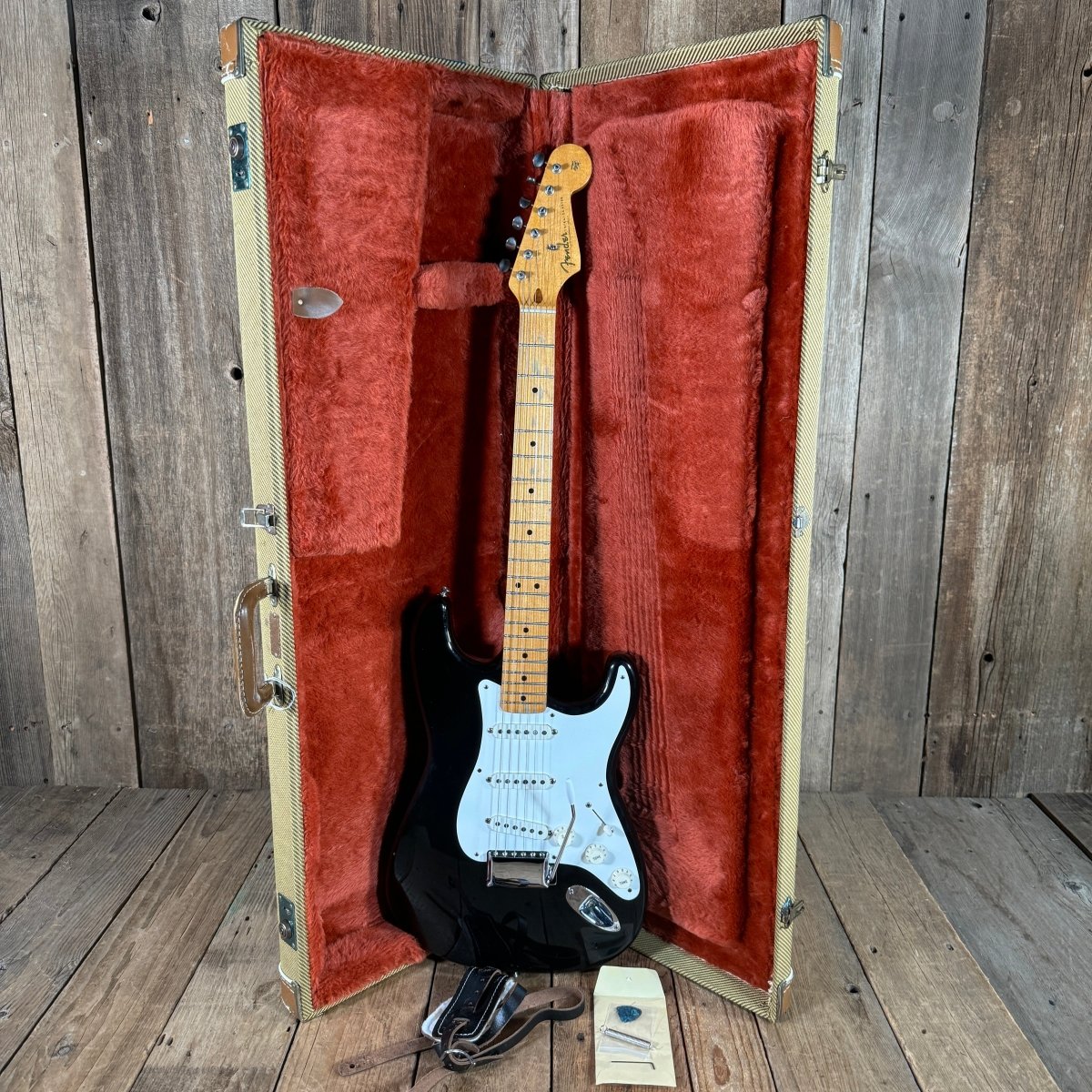 SOLD - Fender Stratocaster AVRI 57 Reissue 1986 Black - Mahar's Vintage Guitars