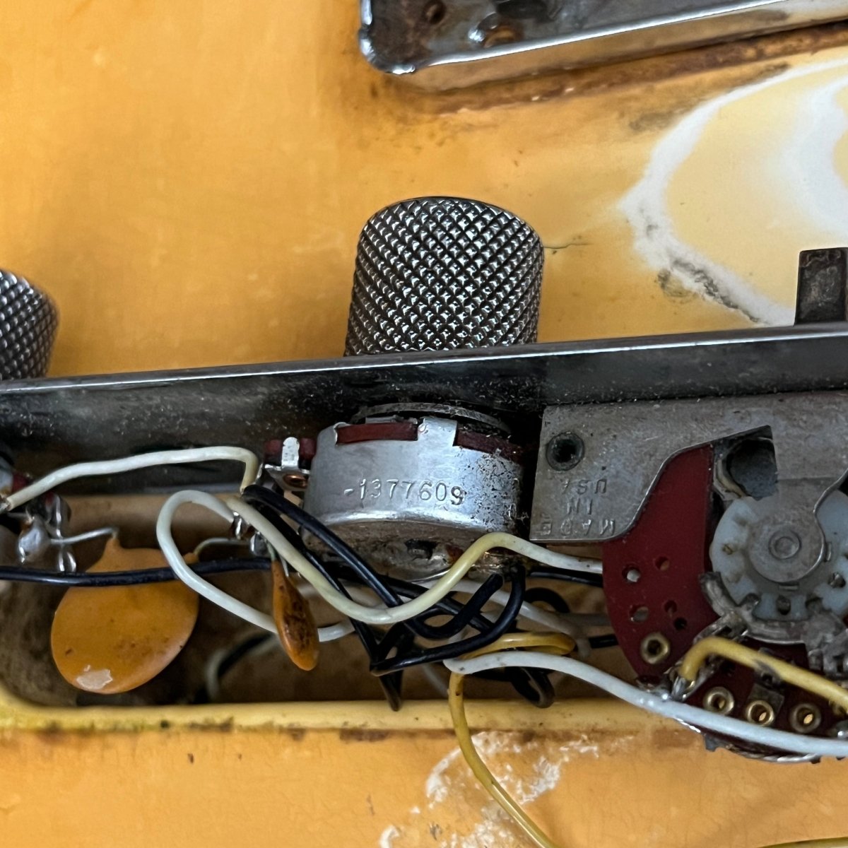 SOLD - Fender Telecaster 1976 Olympic White - Mahar's Vintage Guitars