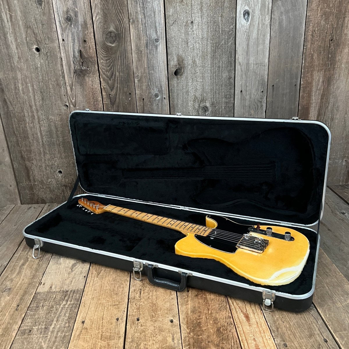 SOLD - Fender Telecaster 1976 Olympic White - Mahar's Vintage Guitars