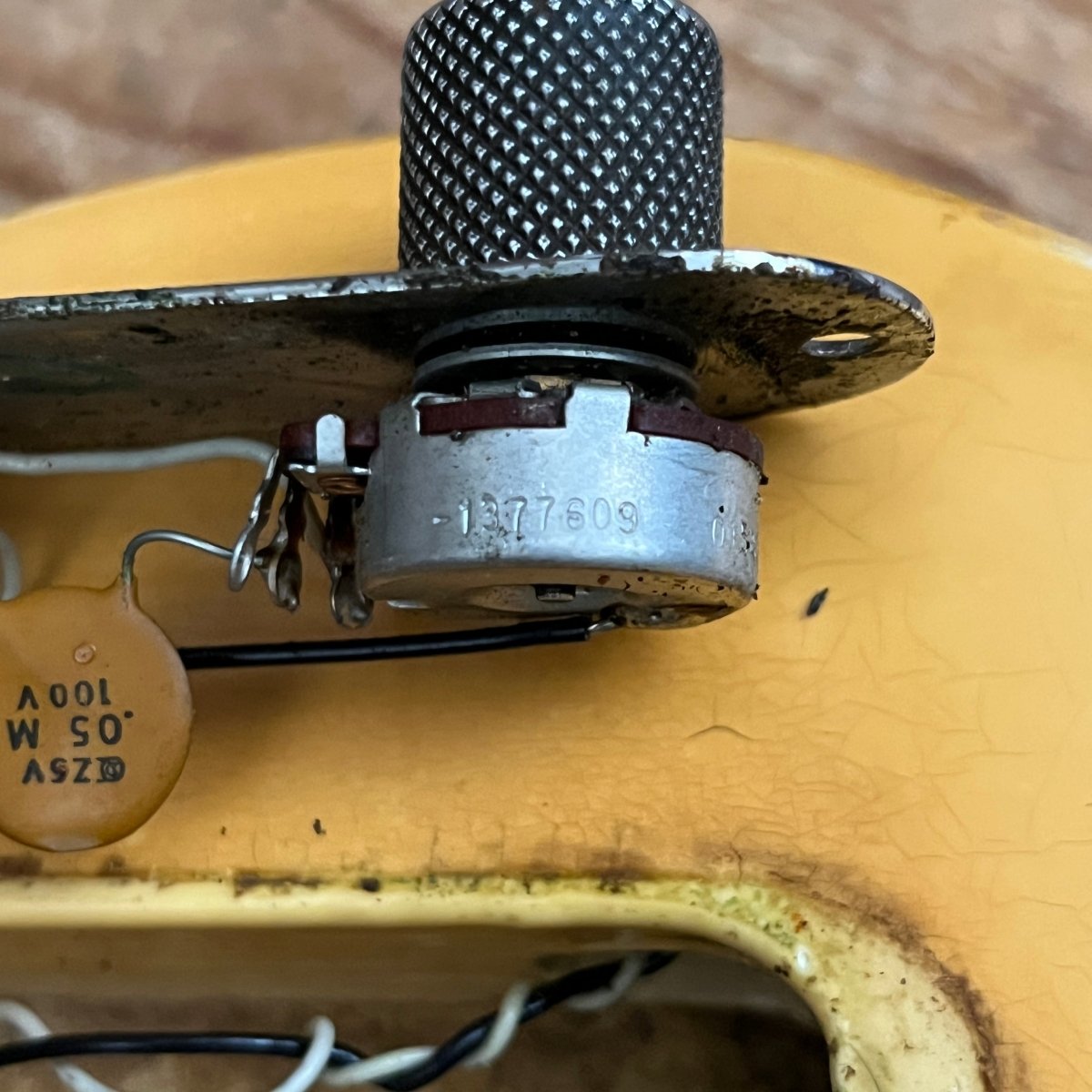 SOLD - Fender Telecaster 1976 Olympic White - Mahar's Vintage Guitars