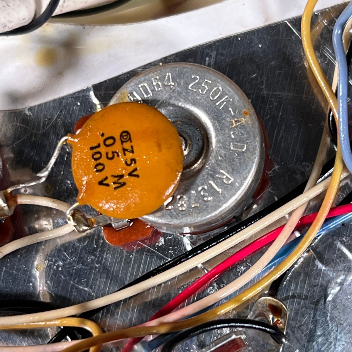 SOLD - Fender "The Strat" 1983 Olympic White - Mahar's Vintage Guitars