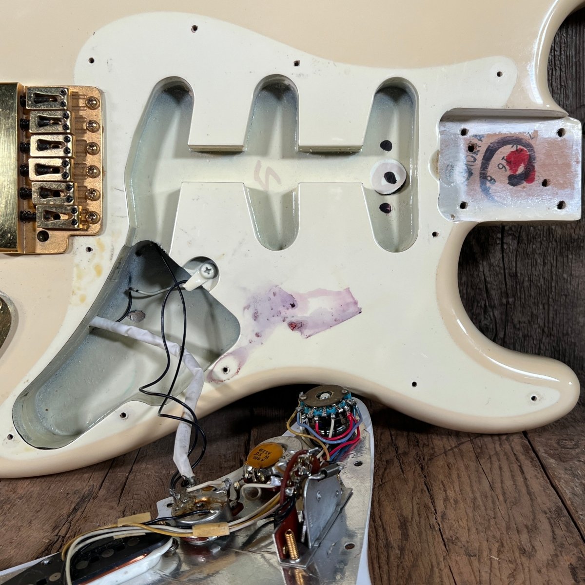 SOLD - Fender "The Strat" 1983 Olympic White - Mahar's Vintage Guitars