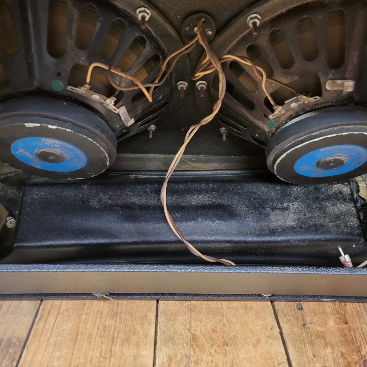 SOLD - Fender Vibrolux Reverb Vintage Guitar Amplifier 1970 - Mahar's Vintage Guitars