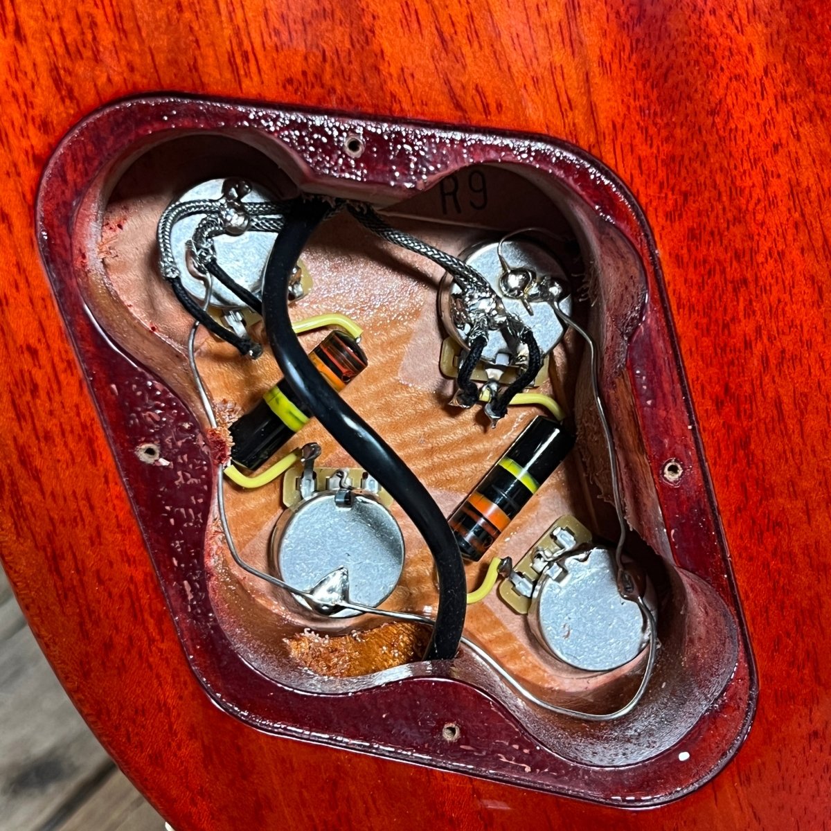 SOLD - Gibson 2018 Historic Les Paul Standard R9 Royal Ice Tea - Mahar's Vintage Guitars