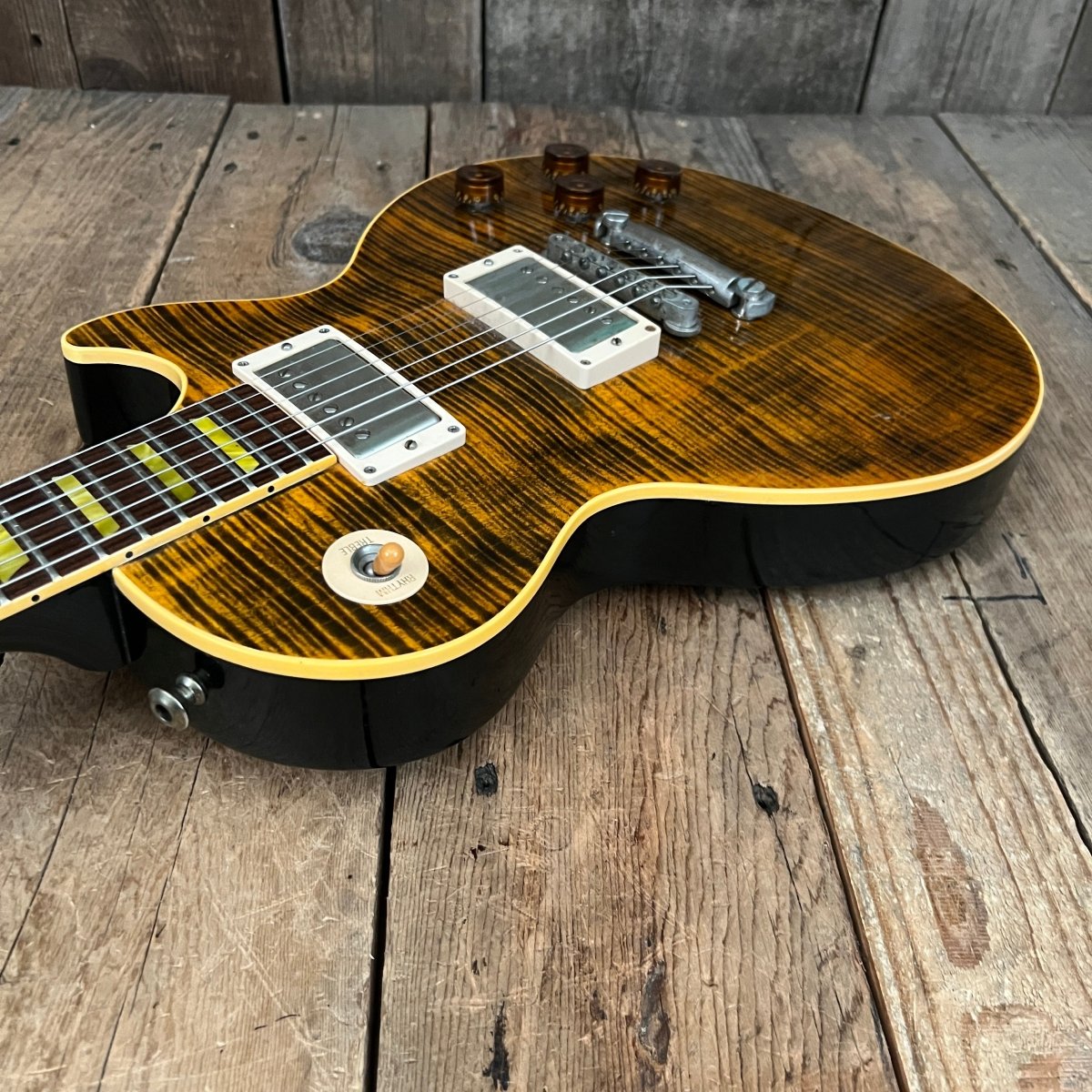 SOLD - Gibson Boneyard Joe Perry Les Paul R9 Signature Model Green Tiger Flame 2003 - 2008 - Mahar's Vintage Guitars