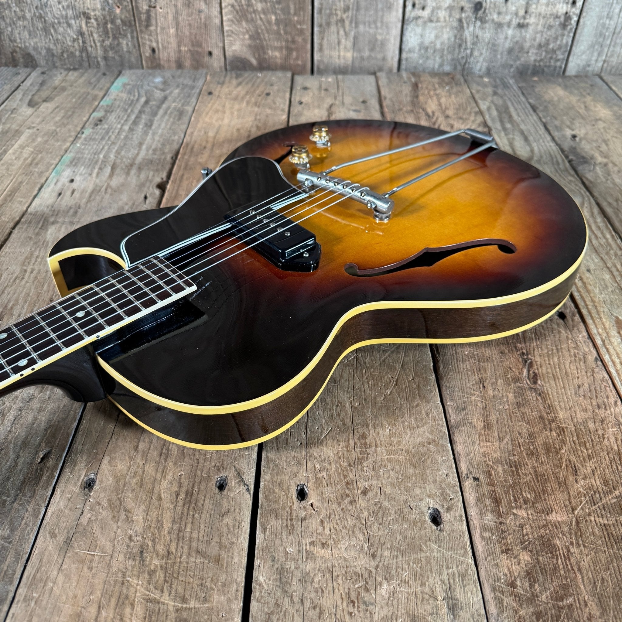 SOLD - Gibson ES - 225T 1959 Sunburst - Mahar's Vintage Guitars