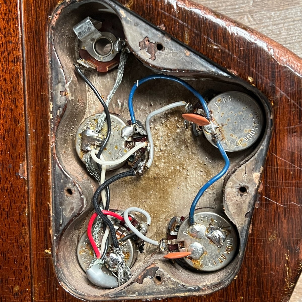 SOLD - Gibson Firebird III 1963 one of 272 made - First Year, Sunburst - Mahar's Vintage Guitars