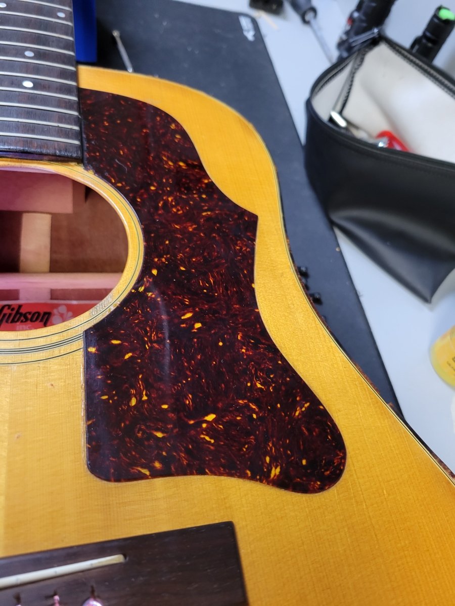 SOLD - Gibson J - 50 Deluxe 1975 Natural - Mahar's Vintage Guitars