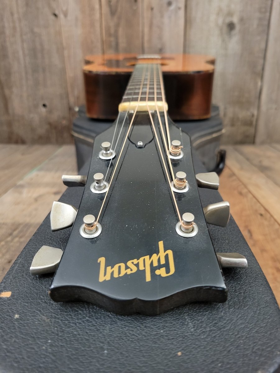 SOLD - Gibson J - 50 Deluxe 1975 Natural - Mahar's Vintage Guitars