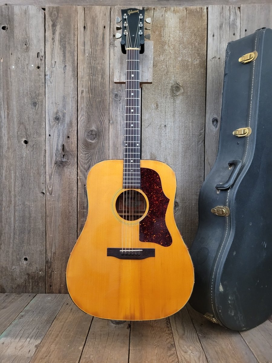 SOLD - Gibson J - 50 Deluxe 1975 Natural - Mahar's Vintage Guitars