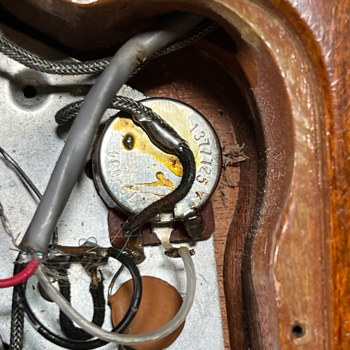 SOLD - Gibson Les Paul Deluxe 1977 Goldtop - Mahar's Vintage Guitars