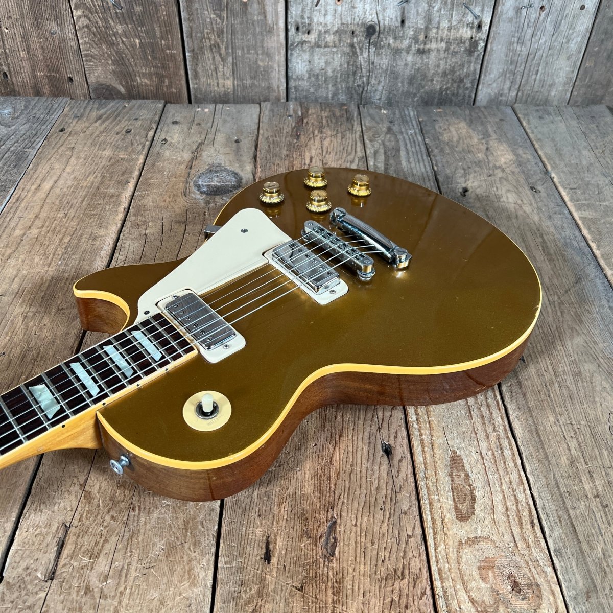 SOLD - Gibson Les Paul Deluxe 1977 Goldtop - Mahar's Vintage Guitars