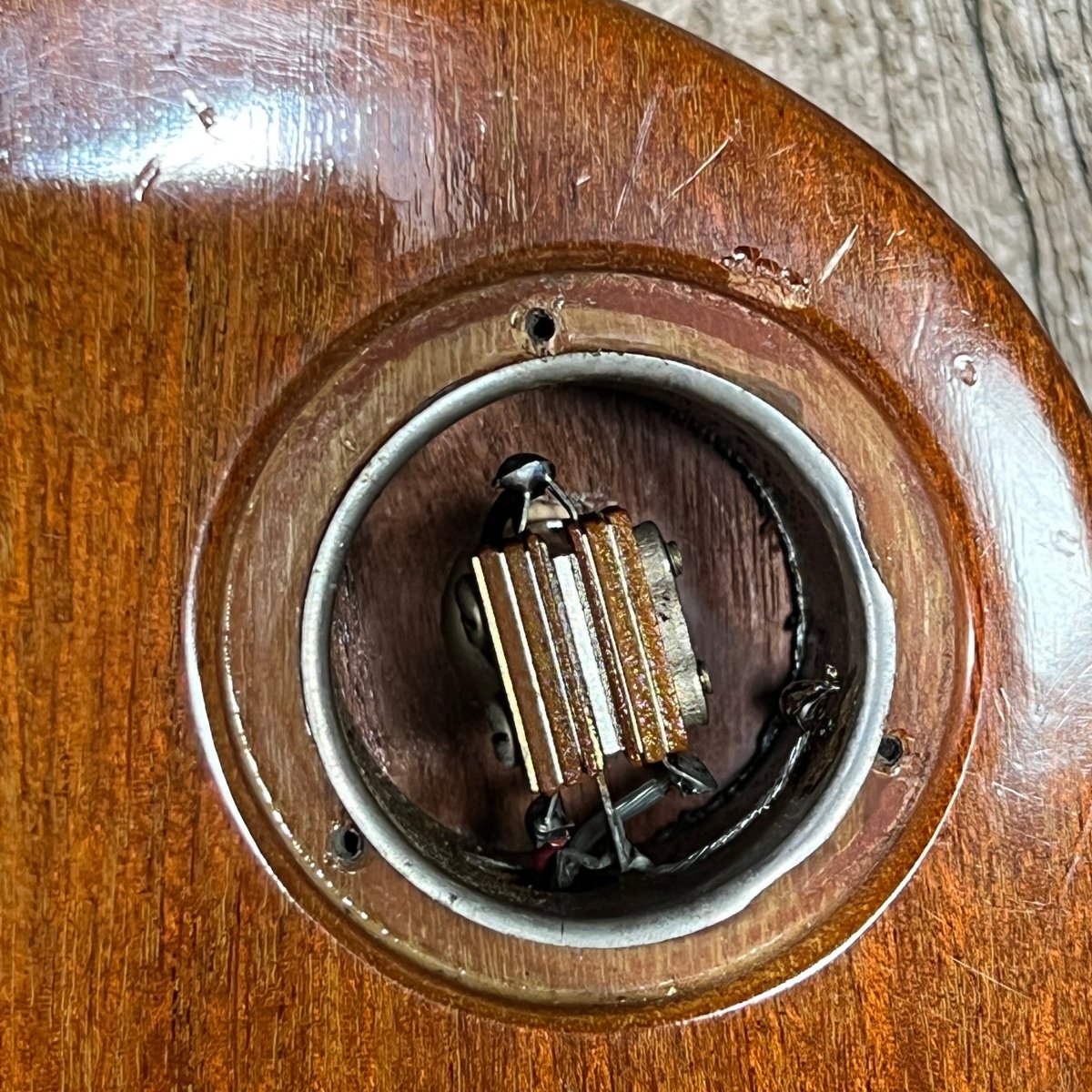 SOLD - Gibson Les Paul Deluxe 1977 Goldtop - Mahar's Vintage Guitars