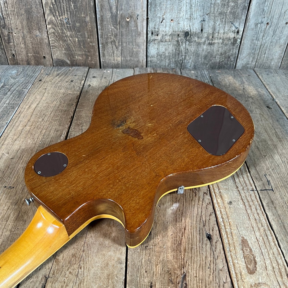 SOLD - Gibson Les Paul Deluxe 1977 Goldtop - Mahar's Vintage Guitars