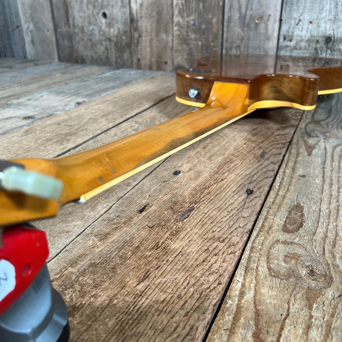 SOLD - Gibson Les Paul Deluxe 1977 Goldtop - Mahar's Vintage Guitars