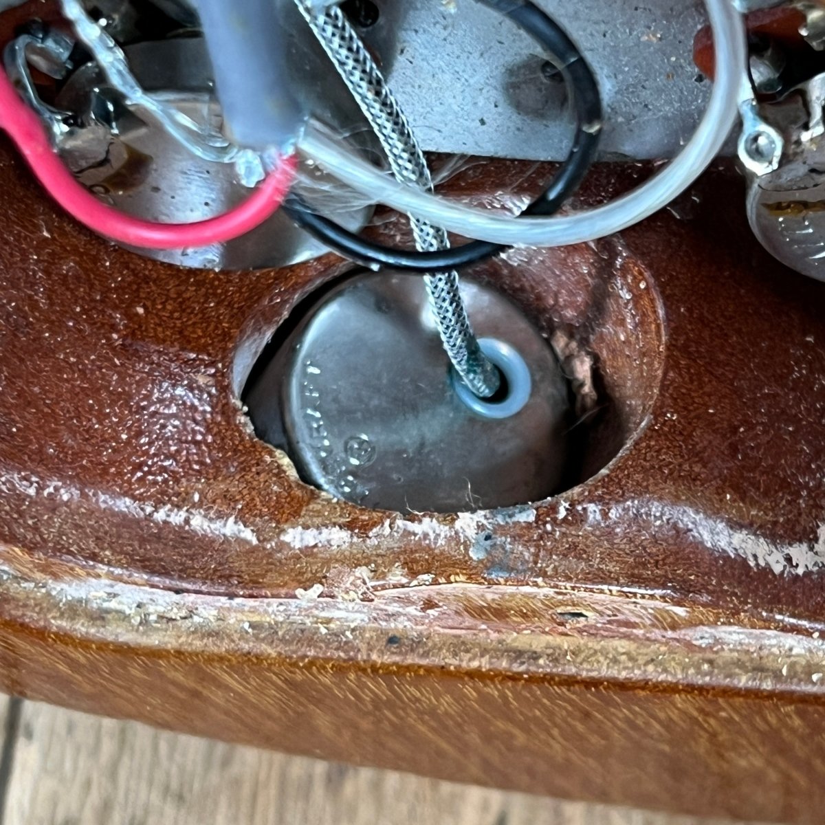 SOLD - Gibson Les Paul Deluxe 1977 Goldtop - Mahar's Vintage Guitars