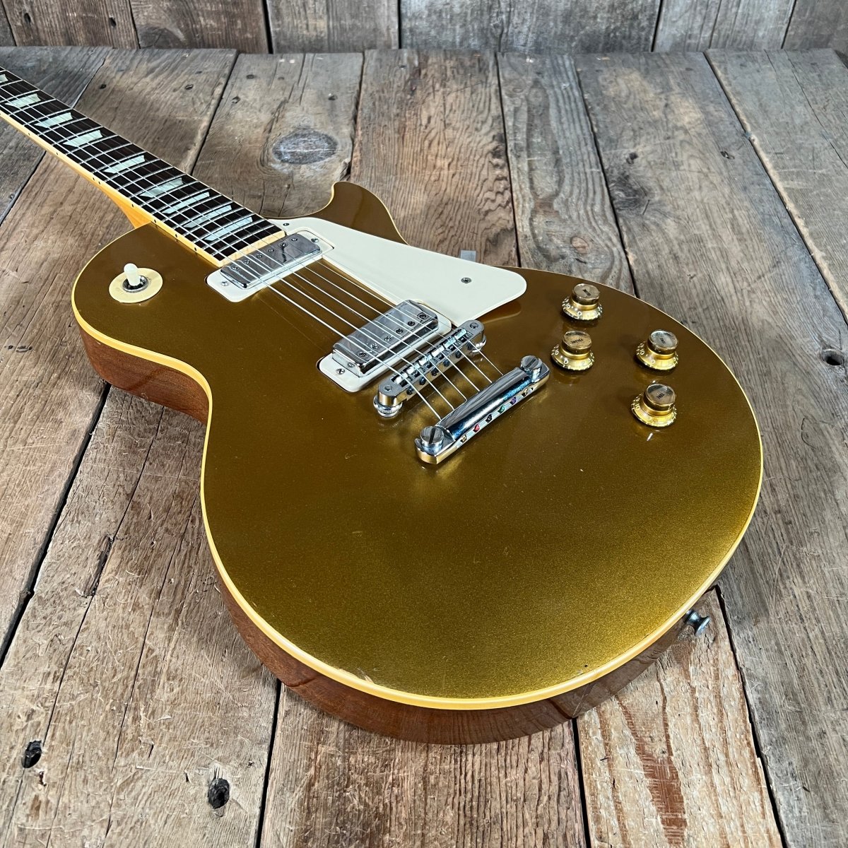 SOLD - Gibson Les Paul Deluxe 1977 Goldtop - Mahar's Vintage Guitars