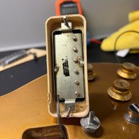 SOLD - Gibson Les Paul Deluxe 1977 Goldtop - Mahar's Vintage Guitars