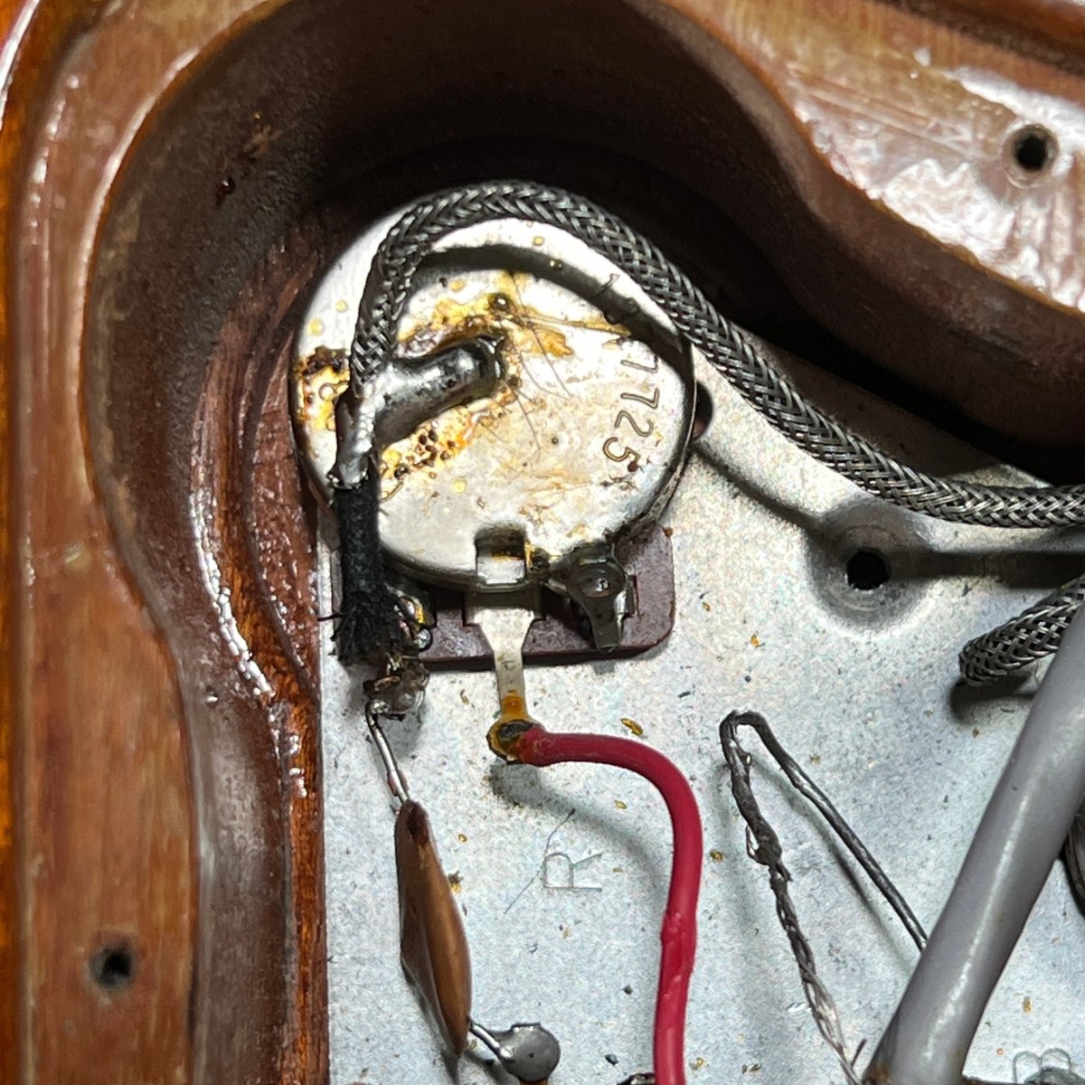 SOLD - Gibson Les Paul Deluxe 1977 Goldtop - Mahar's Vintage Guitars