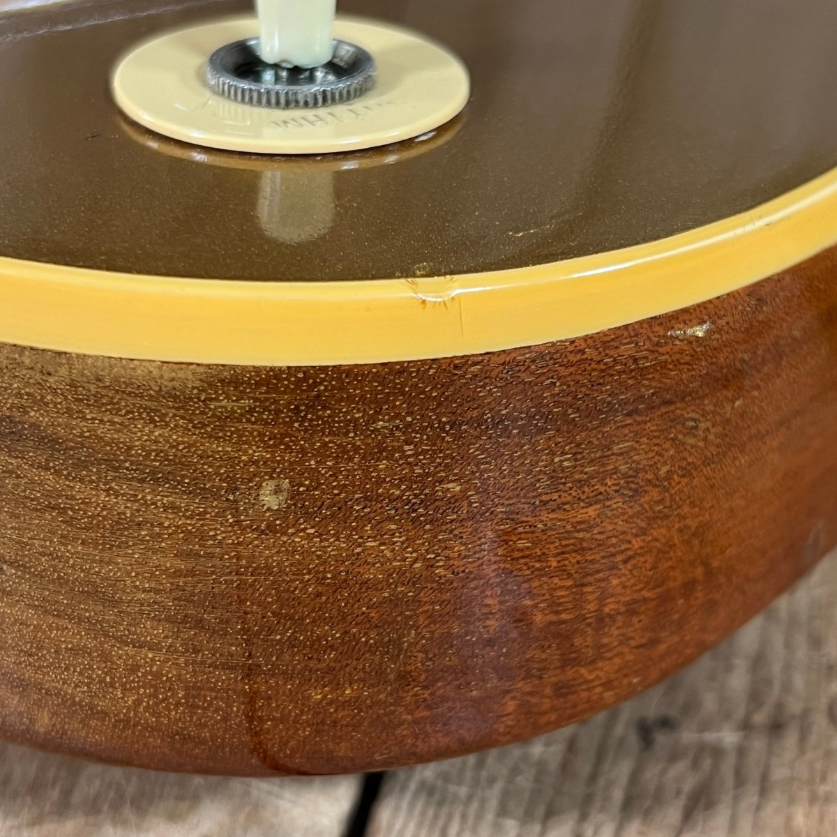 SOLD - Gibson Les Paul Deluxe 1977 Goldtop - Mahar's Vintage Guitars