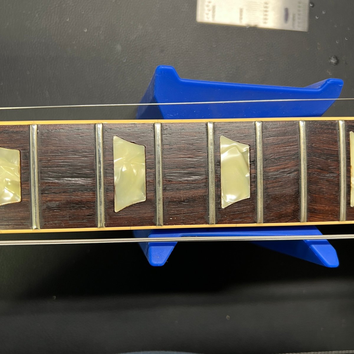 SOLD - Gibson Les Paul Deluxe 1977 Goldtop - Mahar's Vintage Guitars