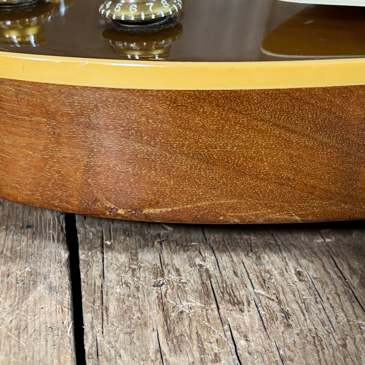 SOLD - Gibson Les Paul Deluxe 1977 Goldtop - Mahar's Vintage Guitars