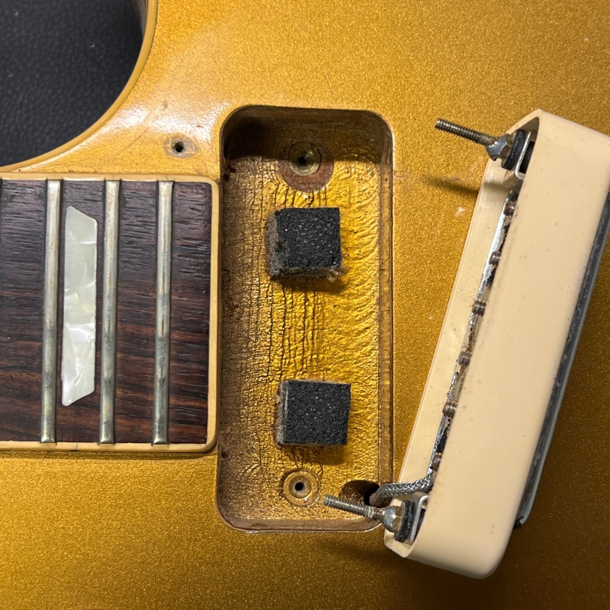 SOLD - Gibson Les Paul Deluxe 1977 Goldtop - Mahar's Vintage Guitars