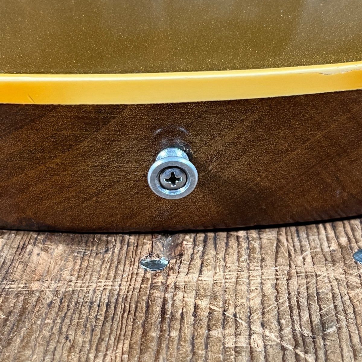 SOLD - Gibson Les Paul Deluxe 1977 Goldtop - Mahar's Vintage Guitars