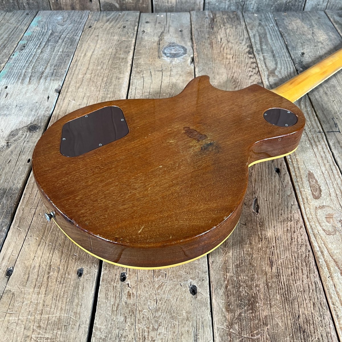 SOLD - Gibson Les Paul Deluxe 1977 Goldtop - Mahar's Vintage Guitars