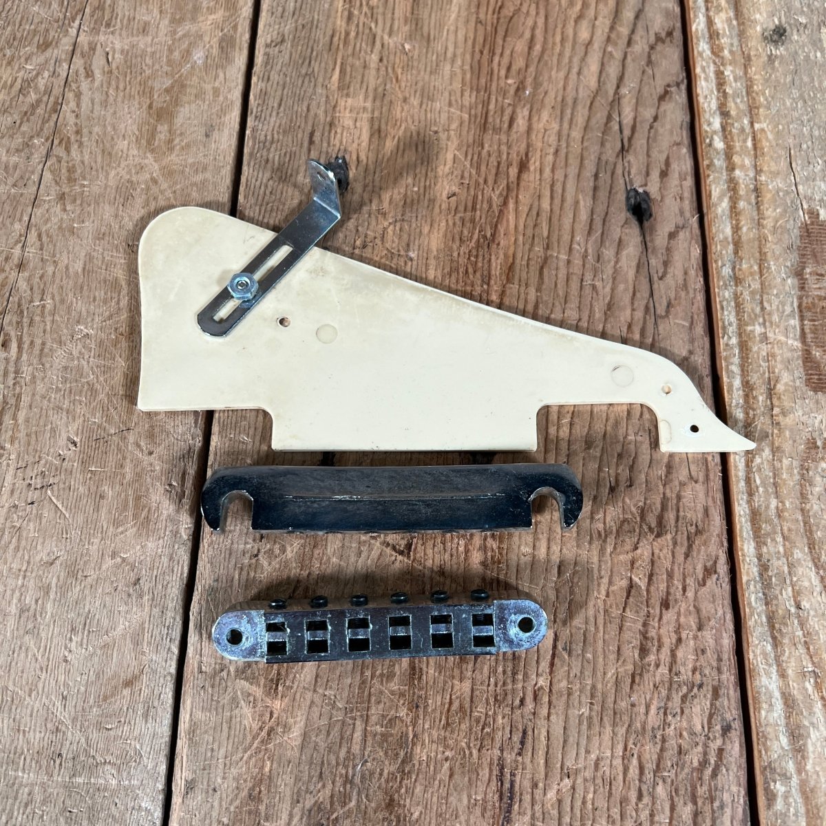 SOLD - Gibson Les Paul Deluxe 1977 Goldtop - Mahar's Vintage Guitars