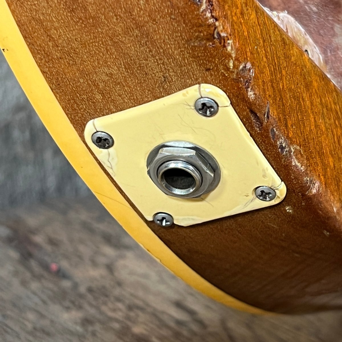 SOLD - Gibson Les Paul Deluxe 1977 Goldtop - Mahar's Vintage Guitars