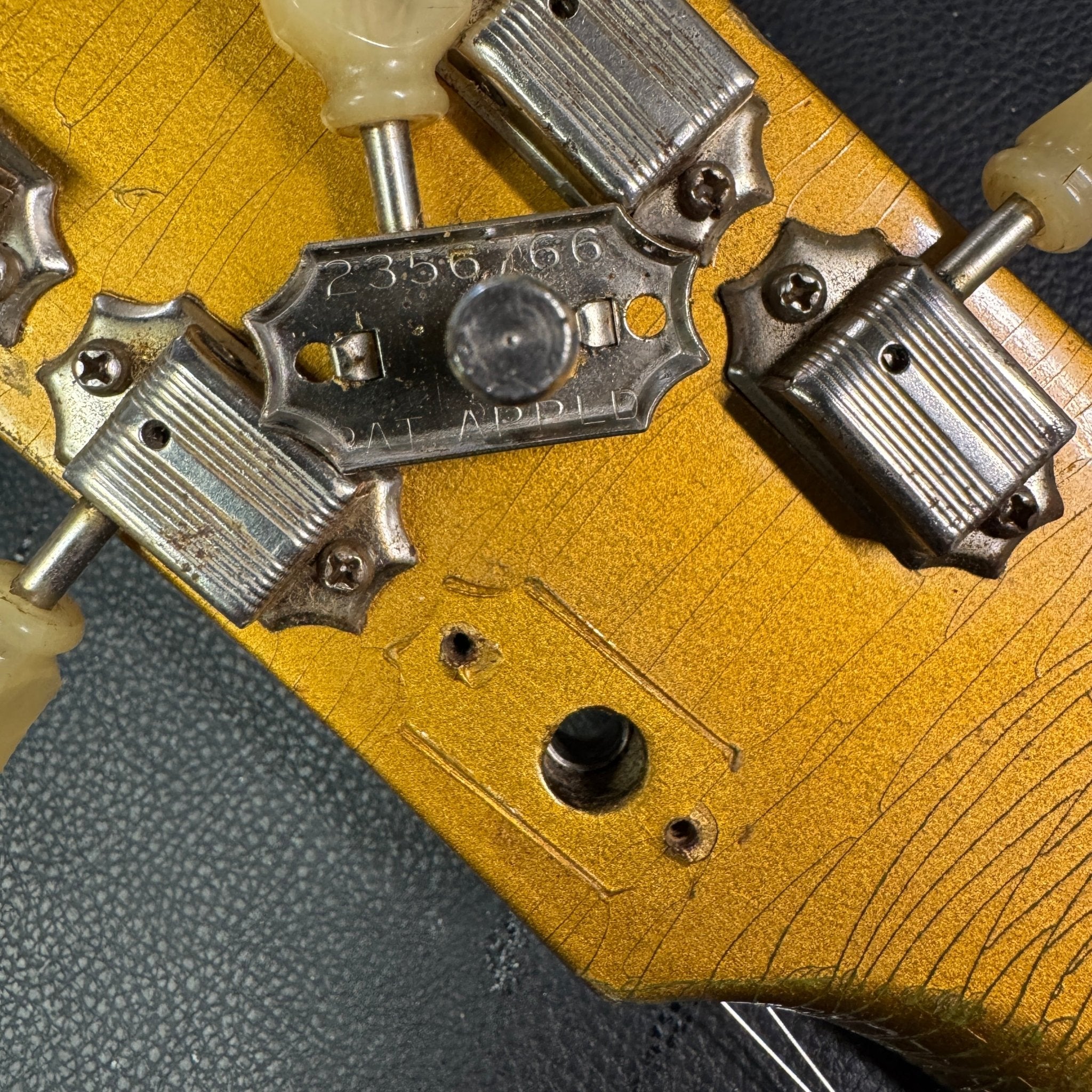 SOLD - Gibson Les Paul Standard Goldtop All Gold 1954 - Mahar's Vintage Guitars