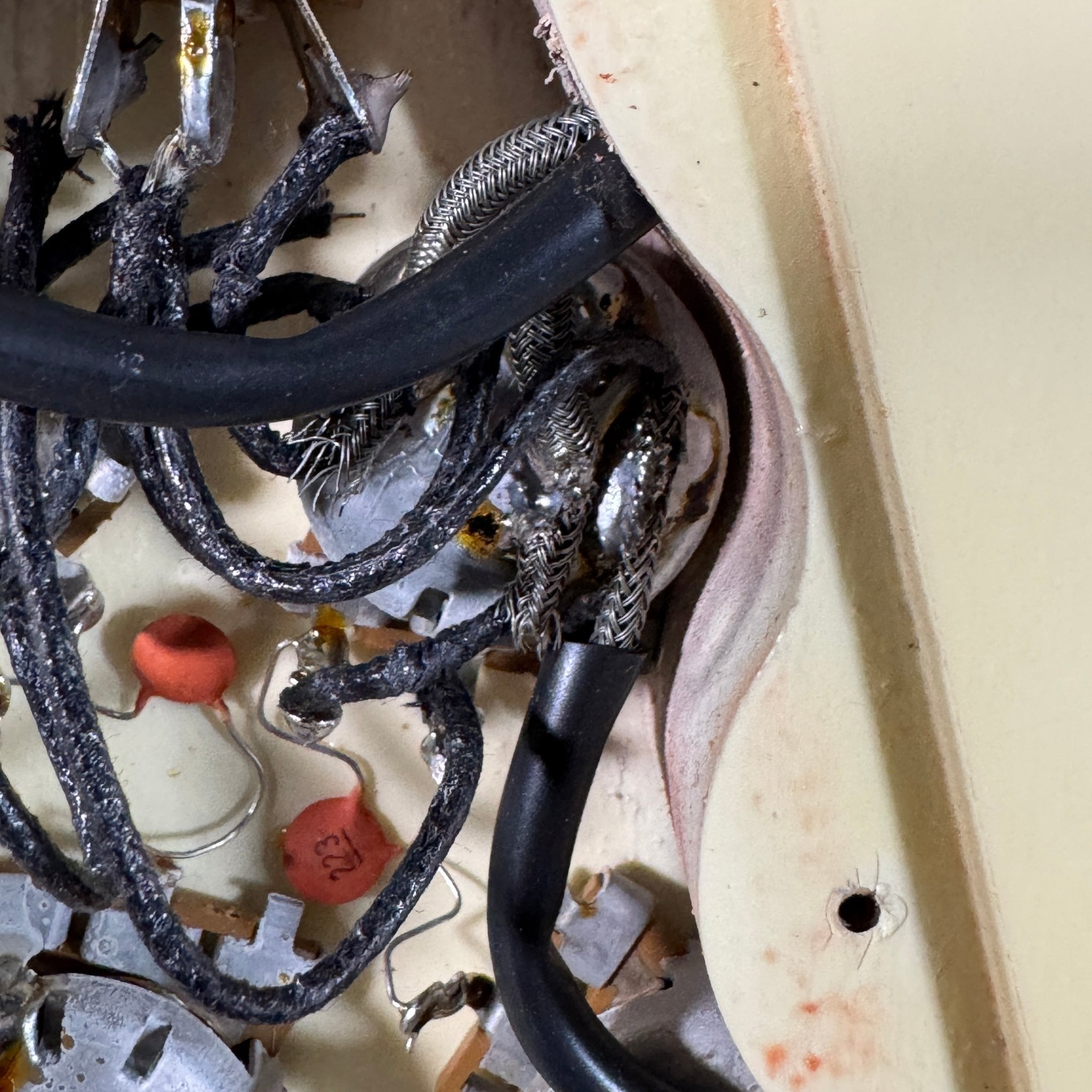 SOLD - Gibson SG Les Paul Custom '63 Custom Art & Historic Alpine White Maestro Vibrola 2003 - Mahar's Vintage Guitars