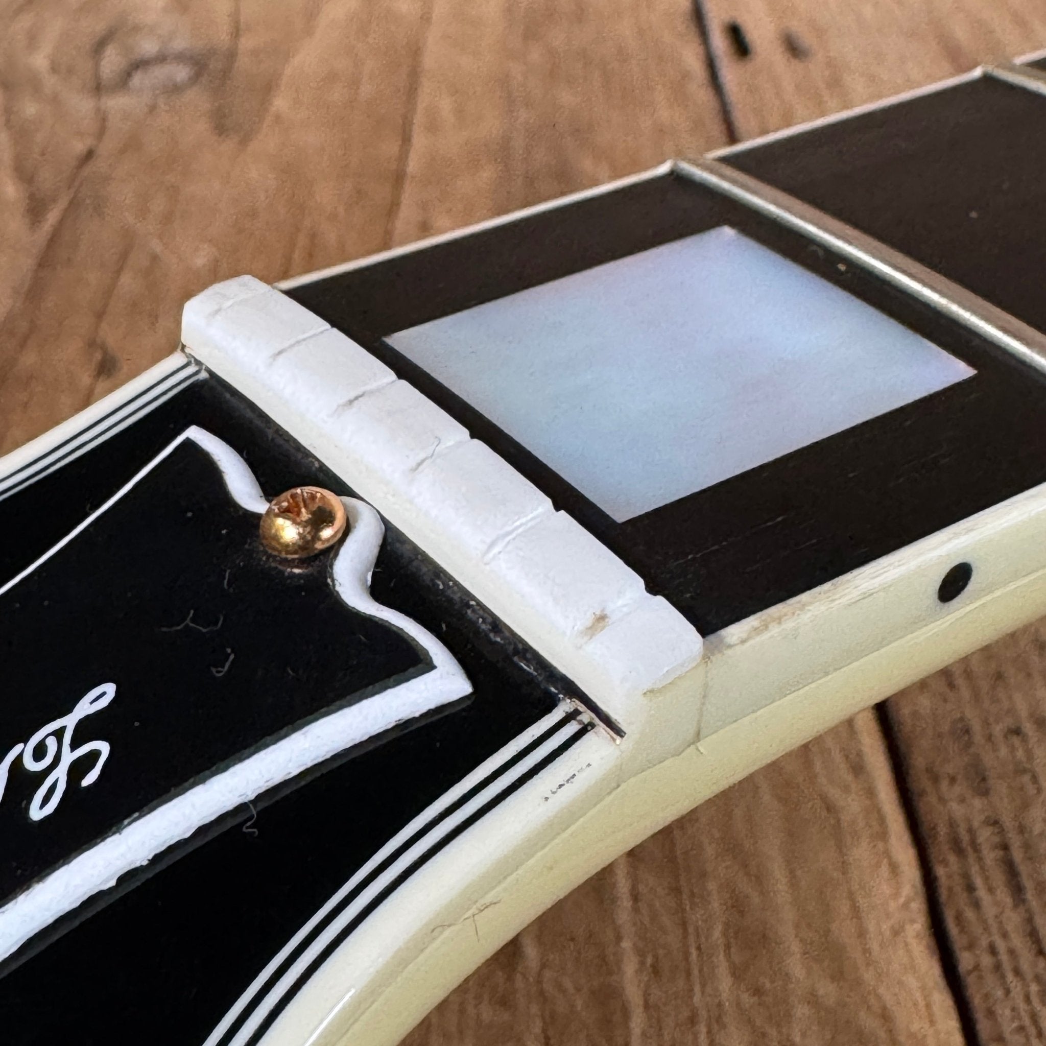 SOLD - Gibson SG Les Paul Custom '63 Custom Art & Historic Alpine White Maestro Vibrola 2003 - Mahar's Vintage Guitars