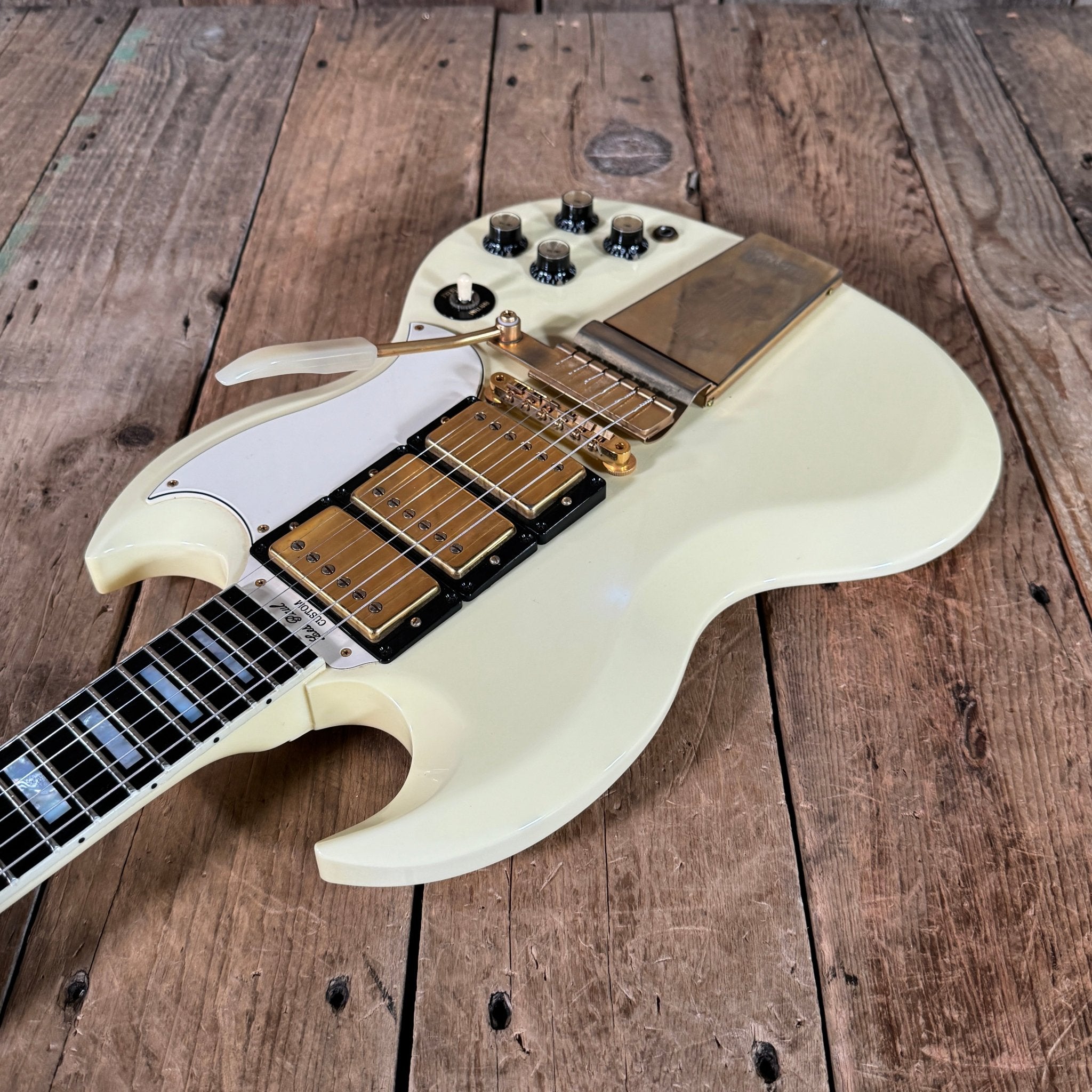 SOLD - Gibson SG Les Paul Custom '63 Custom Art & Historic Alpine White Maestro Vibrola 2003 - Mahar's Vintage Guitars