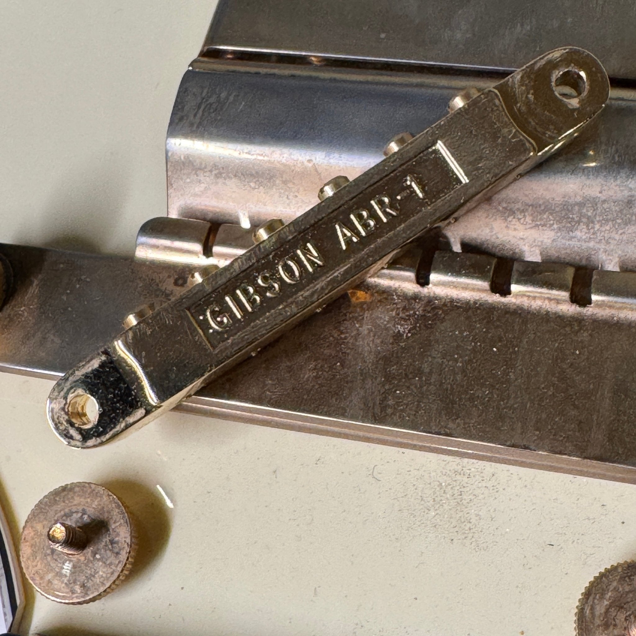 SOLD - Gibson SG Les Paul Custom '63 Custom Art & Historic Alpine White Maestro Vibrola 2003 - Mahar's Vintage Guitars