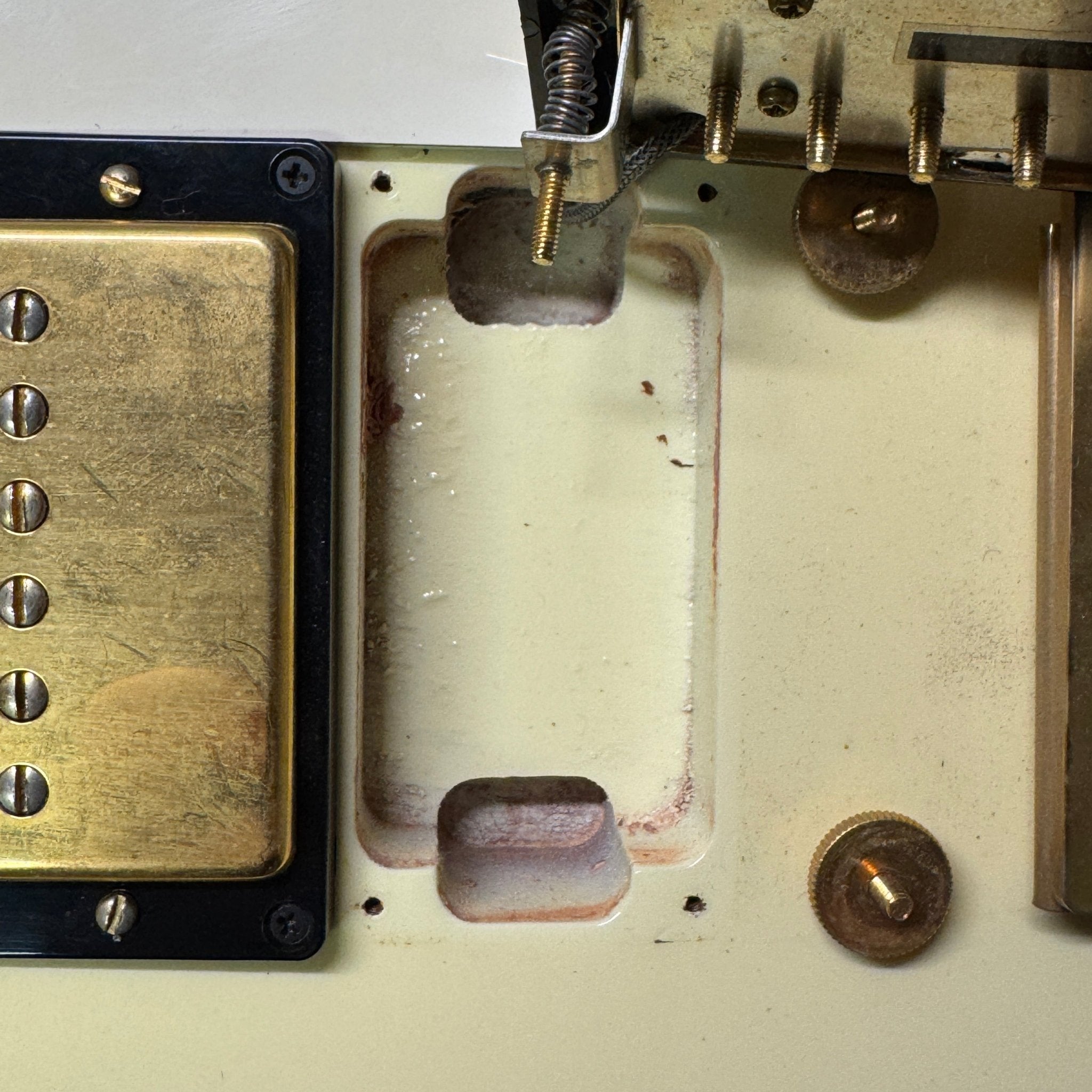 SOLD - Gibson SG Les Paul Custom '63 Custom Art & Historic Alpine White Maestro Vibrola 2003 - Mahar's Vintage Guitars