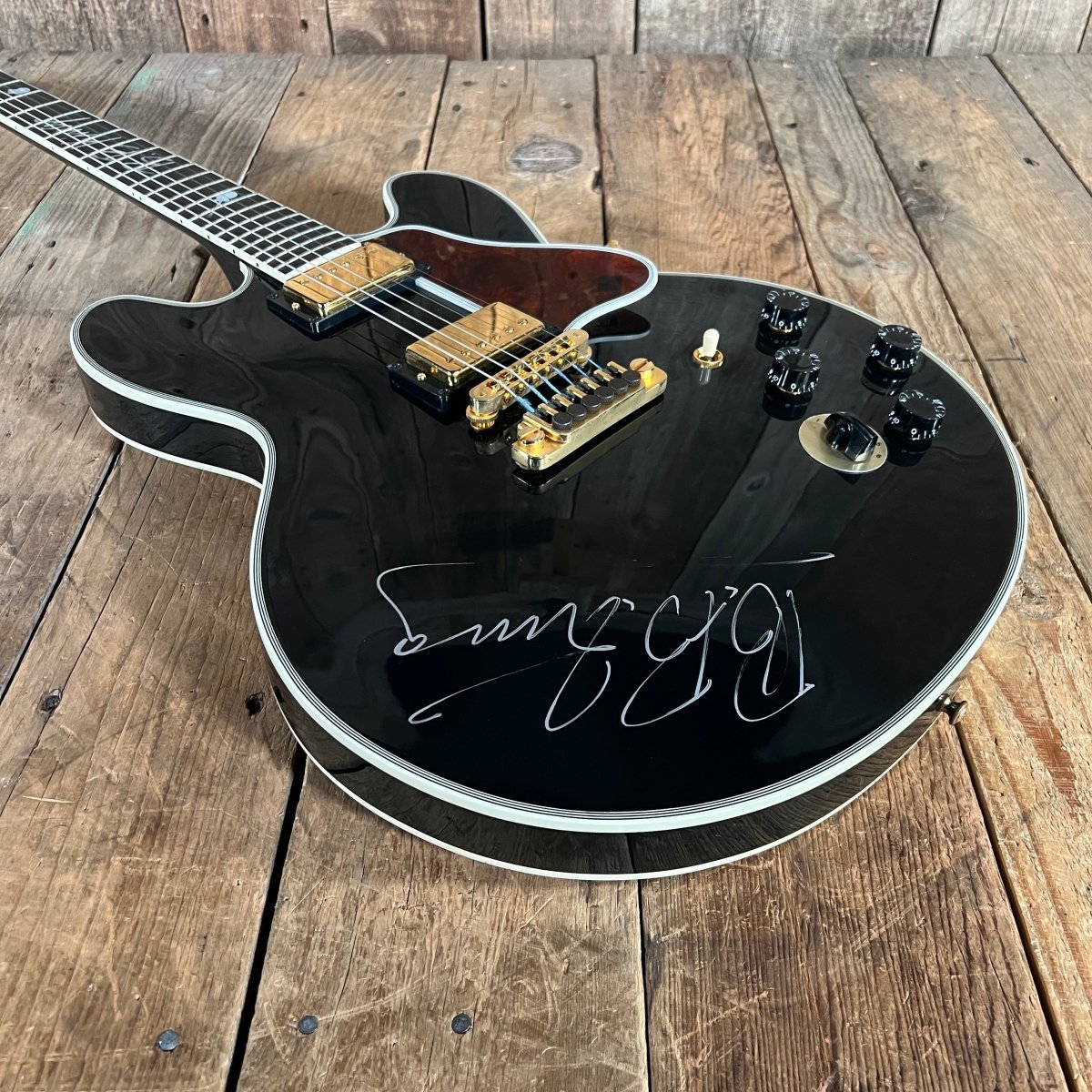 SOLD - Gibson Signed Lucille Signature Rare Edition BB King Signature w/ inlaid signature 2001 Black - Mahar's Vintage Guitars