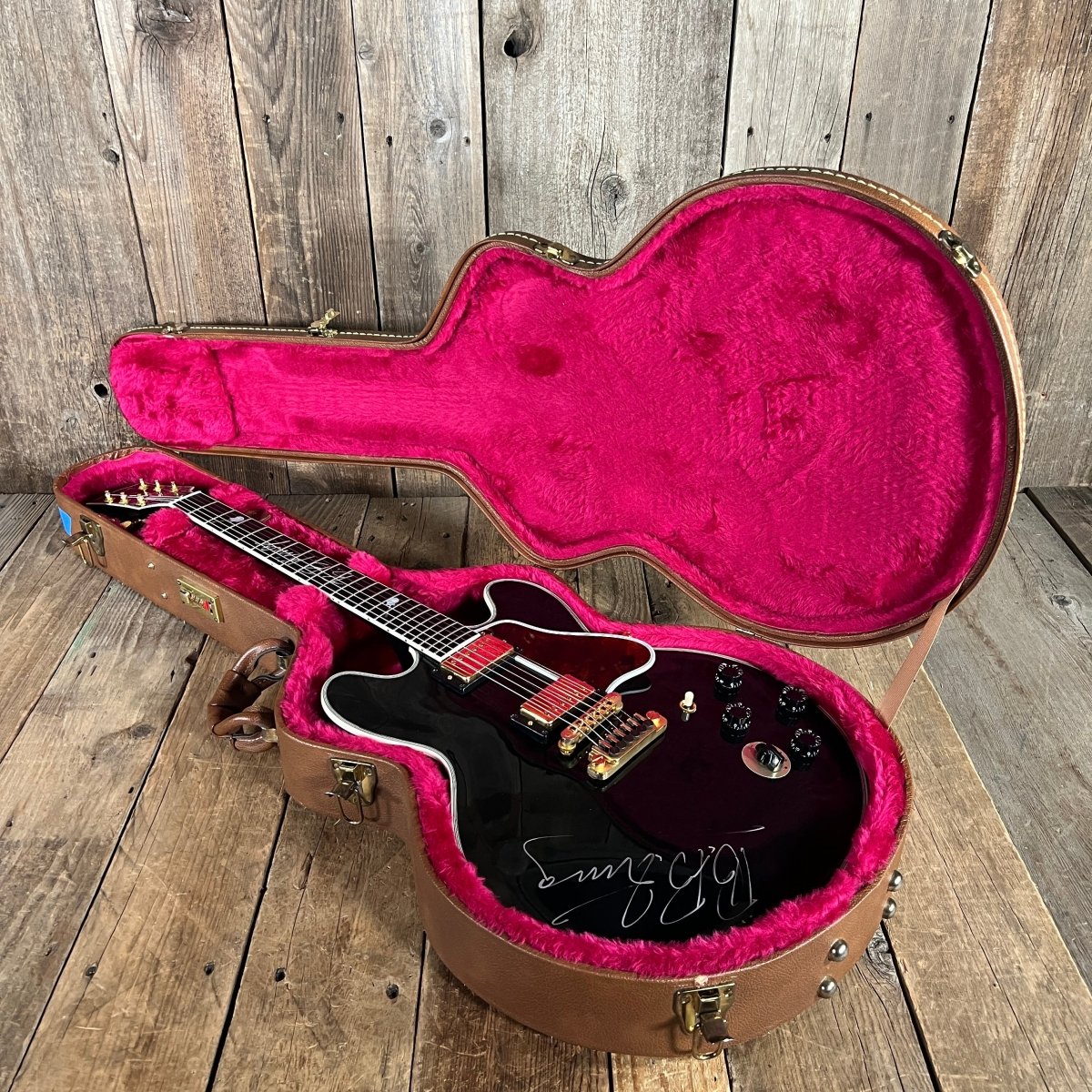 SOLD - Gibson Signed Lucille Signature Rare Edition BB King Signature w/ inlaid signature 2001 Black - Mahar's Vintage Guitars