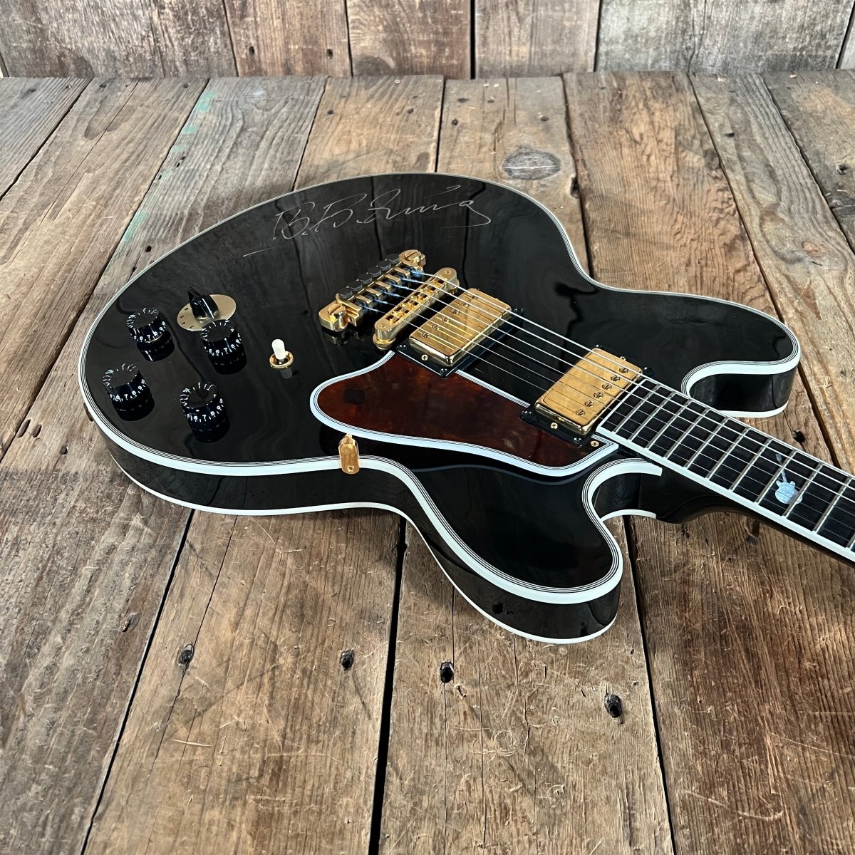 SOLD - Gibson Signed Lucille Signature Rare Edition BB King Signature w/ inlaid signature 2001 Black - Mahar's Vintage Guitars