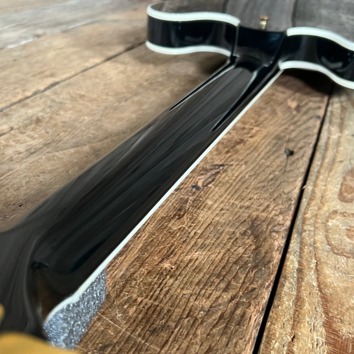 SOLD - Gibson Signed Lucille Signature Rare Edition BB King Signature w/ inlaid signature 2001 Black - Mahar's Vintage Guitars