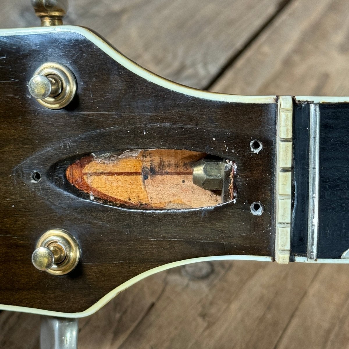 SOLD - Gretsch 6122 Chet Atkins Country Gentleman 1964 Walnut - Mahar's Vintage Guitars