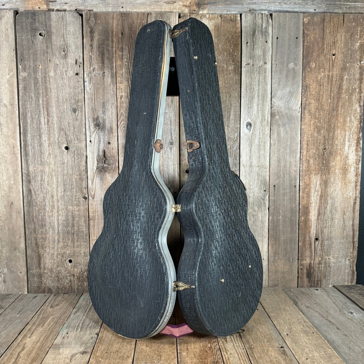 SOLD - Gretsch 6122 Chet Atkins Country Gentleman 1964 Walnut - Mahar's Vintage Guitars