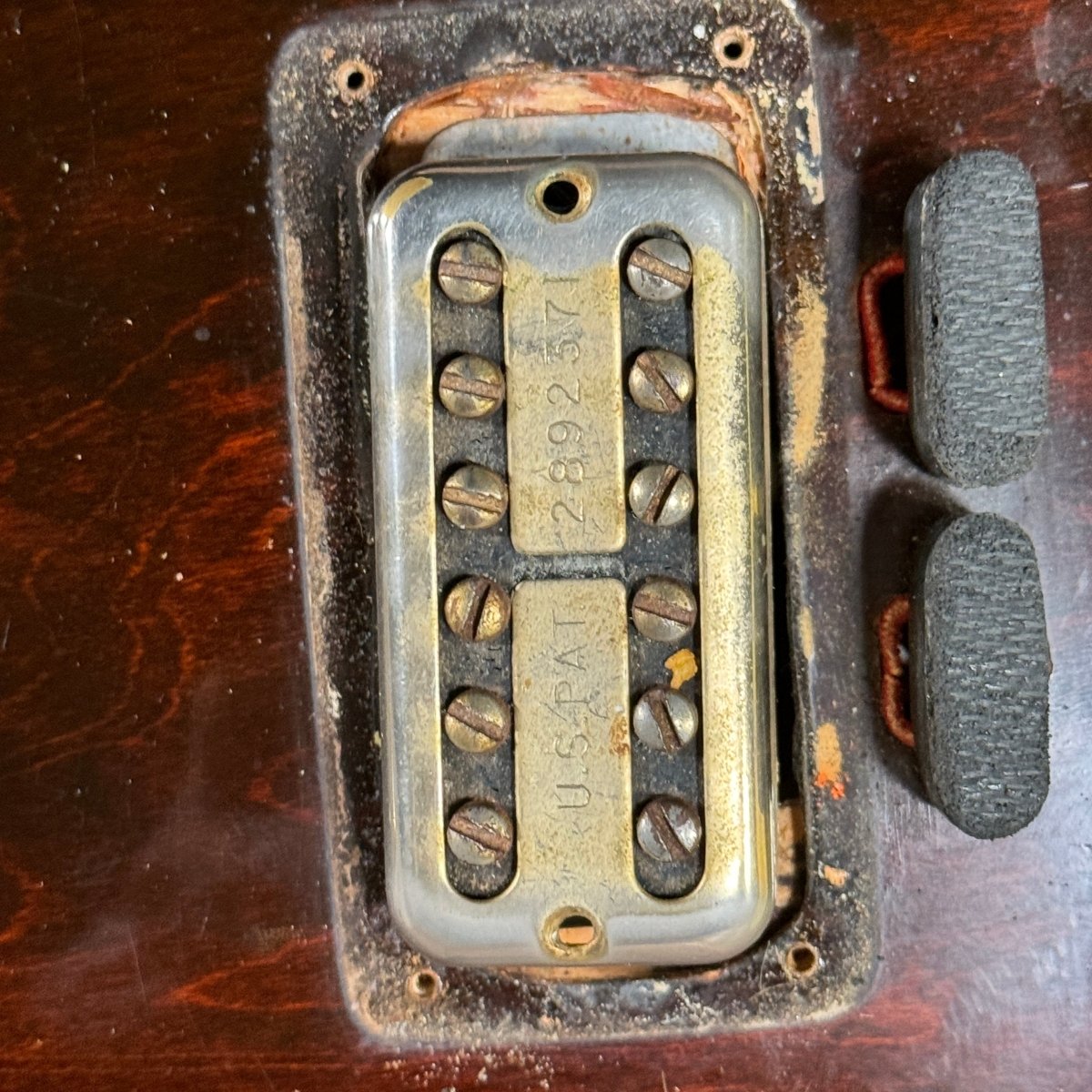 SOLD - Gretsch 6122 Chet Atkins Country Gentleman 1964 Walnut - Mahar's Vintage Guitars