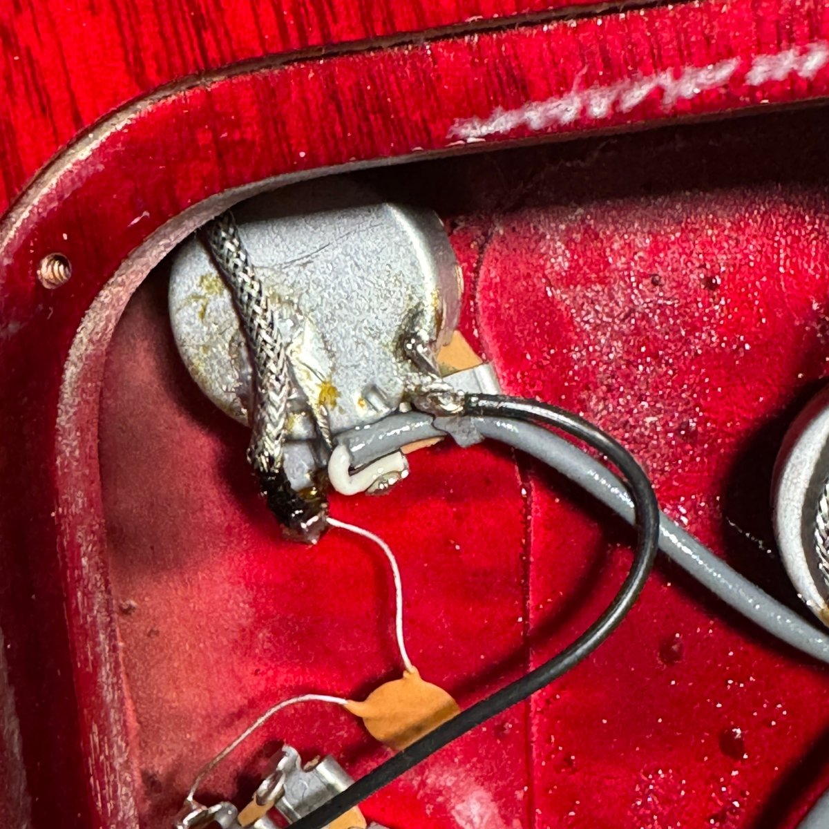 SOLD - Guild Bluesbird P - 90 Blues 90 2000 Cherry - Mahar's Vintage Guitars