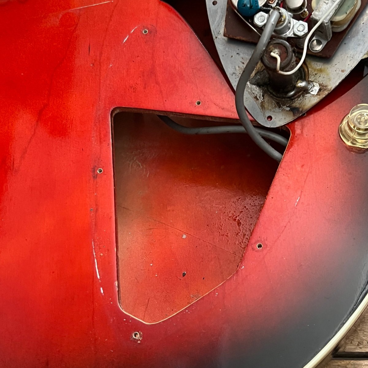 SOLD - Harmony H - 66 Vibra Jet 1963 Red Burst - Mahar's Vintage Guitars