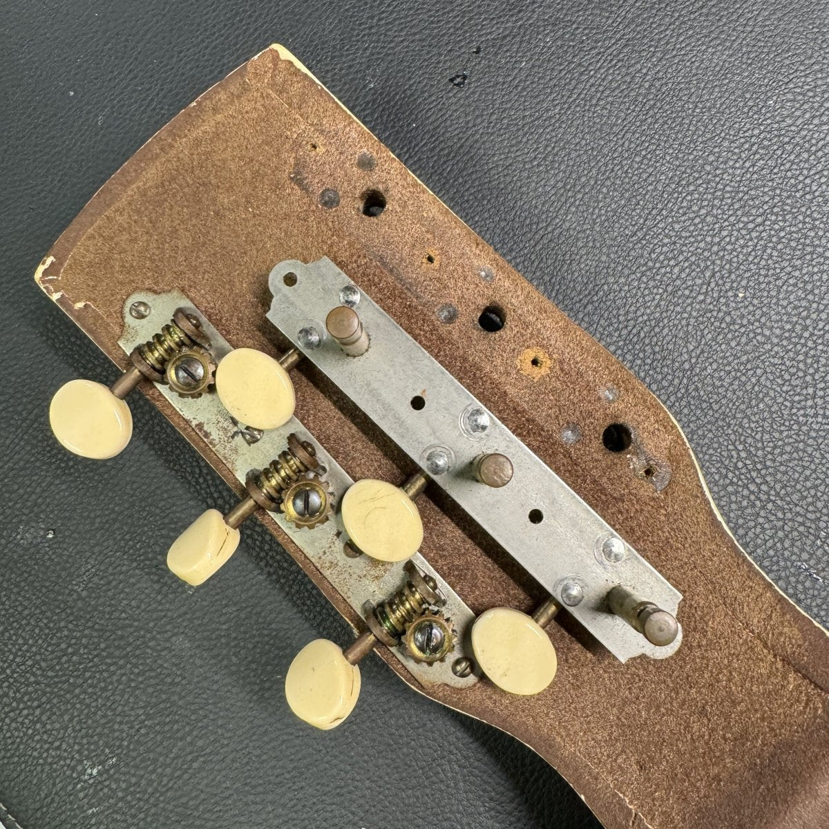 SOLD - Harmony H2 Lap Steel 1962 White MOTS Pearloid - Mahar's Vintage Guitars