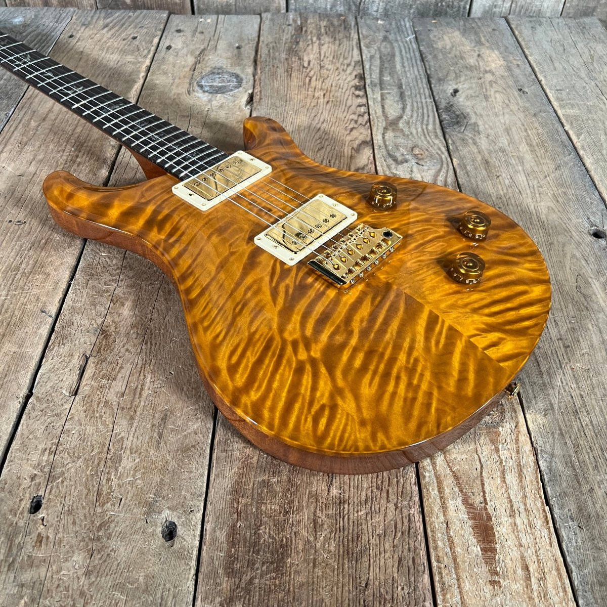 SOLD - PRS Custom 22 Artist Quilt Dragon Pickups Gold Hardware wide thin 2001 Violin Amber - Mahar's Vintage Guitars